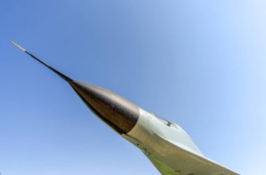 Yakından izole edilmiş bir Rus savaş uçağının kokpiti.