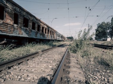 Ukrayna 'da savaşta kaybolan trenleri insanlar olmadan yok ettiler.