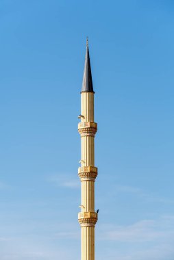 Grozny Çeçenistan Rusya 'daki geleneksel İslam camiinin bir minaresi