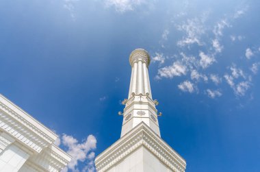 Grozny Çeçenistan Rusya 'daki geleneksel İslam camiinin bir minaresi