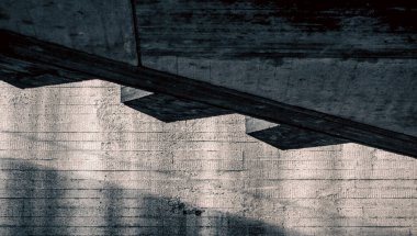 Gölgeli gri beton duvar yapısının soyut arkaplanı