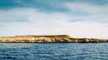 Mısır Sharm El Sheikh South Sinai kırmızı deniz manzaralı kayalık sahil