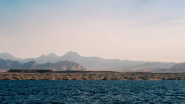 Kızıl Deniz 'in kayalık kıyıları
