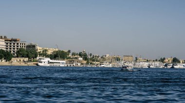 Mısır 'da kızıl denizde tekne gezisi