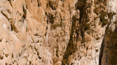 Mısır Dahab South Sinai'deki / daki çölde yüksek rocky Dağları