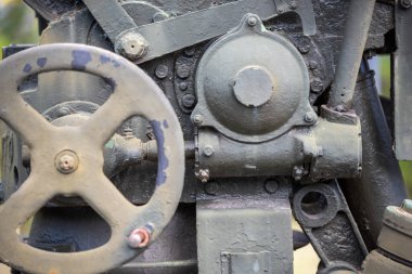 Eski silah, Ukrayna ve Rusya 'nın Kursk bölgesinde askersiz bir topçu topudur.