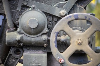 Eski silah, Ukrayna ve Rusya 'nın Kursk bölgesinde askersiz bir topçu topudur.