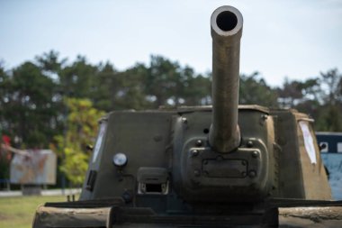 Eski silah, Ukrayna ve Rusya 'nın Kursk bölgesinde askersiz bir topçu topudur.