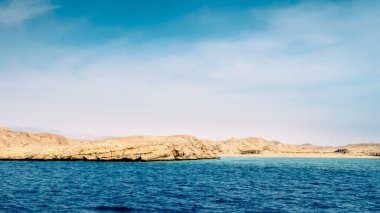 Mısır Sharm El Sheikh South Sinai kırmızı deniz manzaralı kayalık sahil