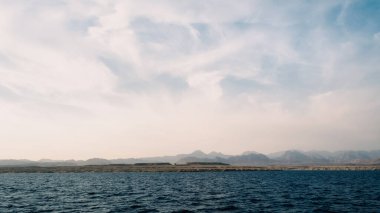Kızıl Deniz 'in kayalık kıyıları