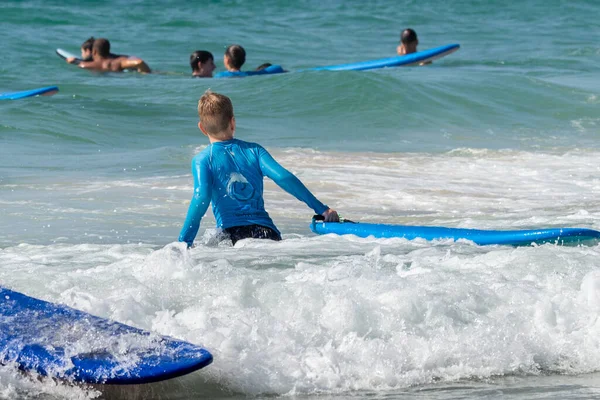 各种年龄的冲浪者都在地中海训练 以色列 Ashkelon 2022年11月 培训继续进行 娱乐概念 — 图库照片