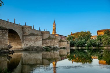 Zaragoza, Spain. May 2022. View of the stone bridge of the old city across the Ebro river. Beautiful view in the morning at dawn