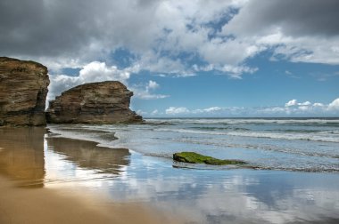 Ribadeo İspanya 'daki Katedrallerin Plajı