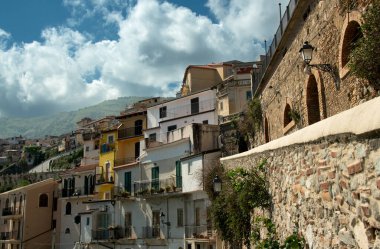 Borgo. İtalya 'daki küçük, eşsiz, gerçek ve inanılmaz güzel köyler. İtalya Calabria Köyü Borgo Chianalea 11 Mayıs 2023