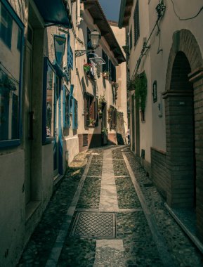 Borgo. Borgo. İtalya 'daki küçük, eşsiz, gerçek ve inanılmaz güzel köyler. İtalya 'nın Calabria köyü Borgo Chianalea 11 Mayıs 2023. Küçük, eşsiz, gerçek ve inanılmaz güzel köyler. İtalya Calabria Köyü Borgo Chianalea 11 Mayıs 2023