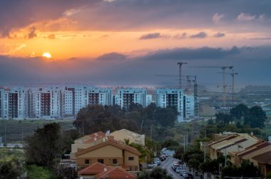 Güney İsrail 'de bir tatil köyünde yeni bir sivil inşaat. Ashkelon 10 Aralık 2023