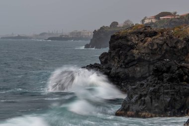 Deniz Burnu. Aci Castello, İtalya 'nın Sicilya bölgesinde, İyon Denizi kıyısında bir şehirdir..