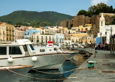 Lipari, Vezüv ve Etna arasında bulunan 7 volkanik adadan en büyüğüdür. Adanın başkenti aynı adı taşıyan Lipari şehridir. İtalya 05.12.2023.