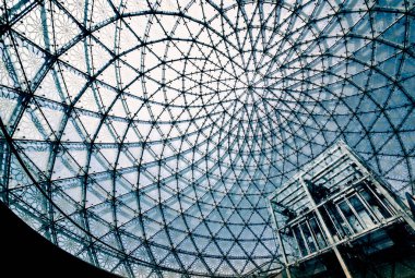 Şeyh Zayed Camii dünyanın en büyük altı camisinden biridir. Birleşik Arap Emirlikleri 'nin başkenti Abu Dabi' de yer almaktadır. Aman Tanrım. Abu Dabi Mart 2022