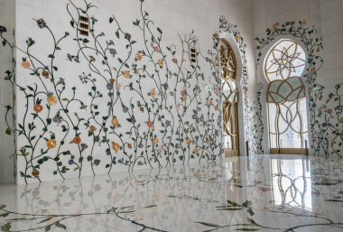 Şeyh Zayed Camii dünyanın en büyük altı camisinden biridir. Birleşik Arap Emirlikleri 'nin başkenti Abu Dabi' de yer almaktadır. Aman Tanrım. Abu Dabi Mart 2022