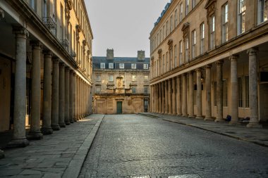 İngiltere 'nin en güzel şehirlerinden birinin meydanında. Banyo 30 Nisan 2025