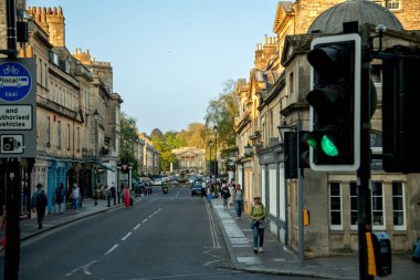 İngiltere 'nin en güzel şehirlerinden birinin meydanında. Banyo 30 Nisan 2025