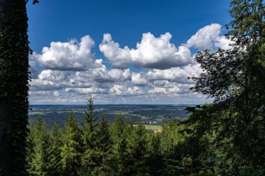 Alman kırsalının ortasında küçük bir köy.