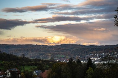 Alman kırsalının ortasında küçük bir köy.