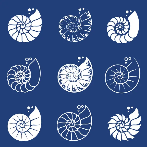 Mavi arkaplanda izole edilmiş nautilus kabuğu beyaz etiketleri koleksiyonu
