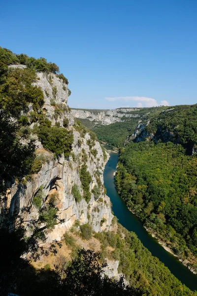 Kalkstensklippan Och Ardeche River Gorge Provence Frankrike Utsikt Från Observationsdäcket — Stockfoto