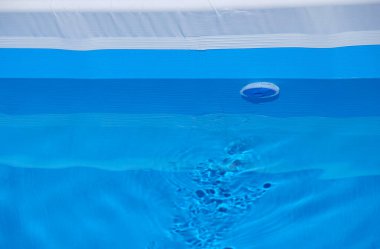 Havuzda su hareketi. Plastik hortum. Yüzme Havuzu Elektrik Süzgeci Havuzları Havuzları İçin Pompa. Boşluğu kopyala.