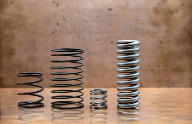 Farklı boyutlarda yaylar. Bakır arka plan. Boşluğu kopyala.