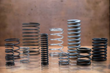 Bakır arka planda yaylar. Farklı boyutlarda.