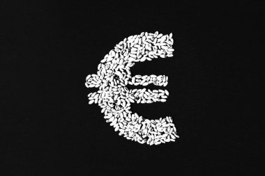 Buğday Euro İşareti. Siyah arka plan. Siyah ve beyaz.