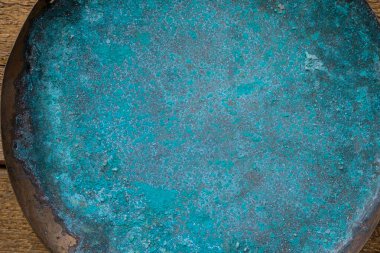 Oksitlenmiş bakır plaka. Bakır Oksit Patina. Doku Bakır Madde. Mavi ve Yeşil Patina ile Turkuaz Bakır Doku.