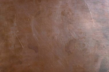 Tasarım ve estetik uygulamalar için desenli bakır yüzey. Modern, kırsal veya klasik tasarım ayarları, duvar panelleri, mobilya aksanları veya dekoratif tesisler. Sağdaki ışık..
