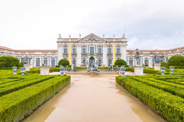 Queluz Palace Sintra Portugal 2022年10月20日閲覧 この宮殿の入り口には いくつかの装飾された噴水と美しい庭園があります ストック写真