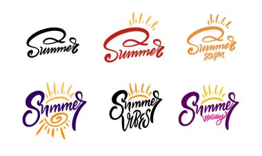 Yaz tatili alıntıları ayarlandı. El çizimi renkli sanat ifadeleri. Beyaz arkaplanda vektör ortamı izole edildi.