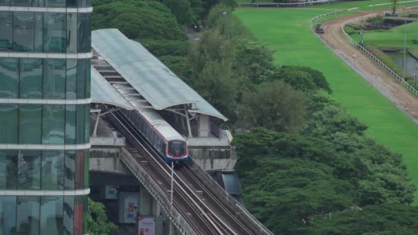 2021年8月26日 泰国曼谷 曼谷轨道交通系统 Bts 在拉查达姆里车站和暹罗车站之间的空中铁路上运行 泰国曼谷 — 图库视频影像