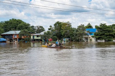 Uthai Thani, Tayland - 5 Ekim 2022, Sel, Uthai Thani Eyaleti 'nin dış dünyayla olan bağlantısını kesti. 2565.