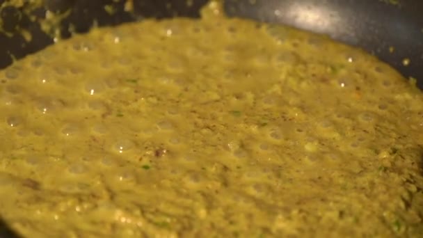 Gröna Currykryddor Thailändsk Mat Steks Med Kokosmjölk Kastrull Innan Den — Stockvideo