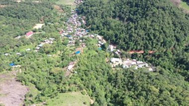 Ban Thung Ton Ngio, Mae Tuen, Omkoi ilçesi, Chiang Mai, Tayland Vadisi 'nin kuzeyindeki bir köy manzaralı..