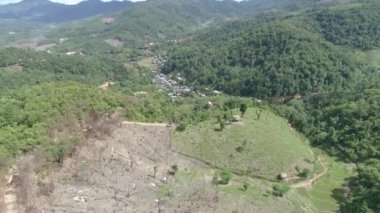 Ban Thung Ton Ngio, Mae Tuen, Omkoi ilçesi, Chiang Mai, Tayland Vadisi 'nin kuzeyindeki bir köy manzaralı..