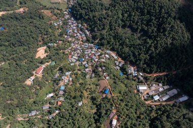 Ban Thung Ton Ngio, Mae Tuen, Omkoi ilçesi, Chiang Mai, Tayland Vadisi 'nin kuzeyindeki bir köy manzaralı..