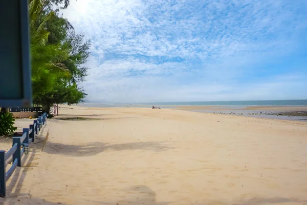 华欣美丽的大海 洁白的沙滩 宁静的海滩 总能吸引游客 — 图库照片