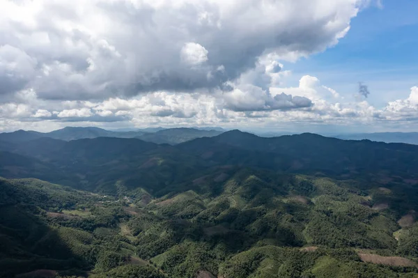 Hermoso Paisaje Panorámico Bosque Del Norte Montaña Cielo Despejado Con — Foto de Stock