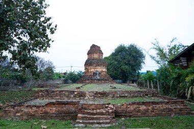 Kırık Buda heykeli Tayland 'ın kuzeyindeki Chiangrai eyaletinde kırıldı..