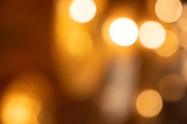 Zarif element arkaplanı için soyut küçük turuncu sarı ve koyu kahverengi bulanık bokeh.