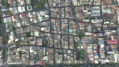 Yüksek çözünürlüklü bir tepede, her biri etkinlikle dolu kalabalık bir şehir olan Bangkok 'u oluşturan sonsuz ev ve konutlar labirenti gözler önüne seriliyor. Çekim tarihi 6 Kasım 2018.