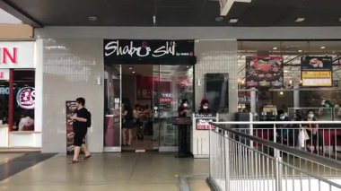 Samut Prakan, Tayland - 4 Kasım 2023, Shabushi 'nin Mega Bangna alışveriş merkezindeki OISHI restoranının ön girişi